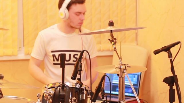 Muse - Supermassive Black Hole (Drum Cover) смотреть онлайн