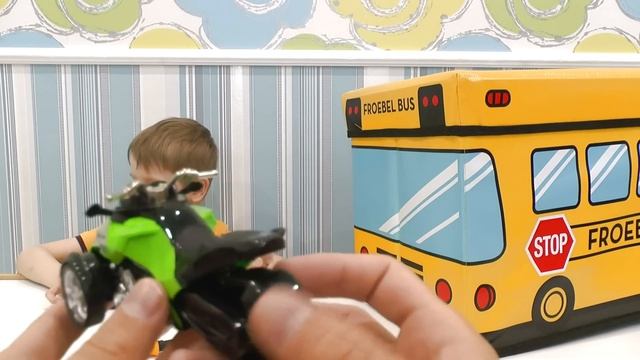 Много игрушек - Танки - Машинки - Мотоцикл и гоночные тачки для детей смотреть онлайн