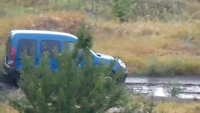 Renault Kangoo vs Rainy day смотреть онлайн