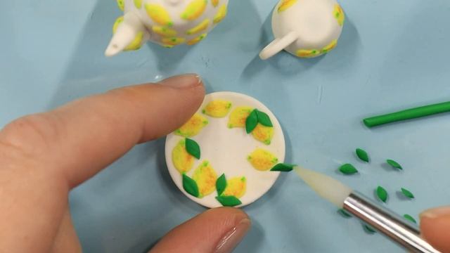 Miniature teapot, cup, saucer and tray with lemon pattern????? смотреть онлайн