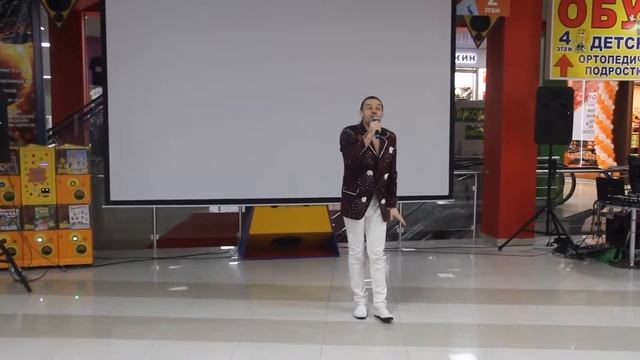 Ден Лаврин -А в России праздник каждый день (ТЦ Праздник) смотреть онлайн