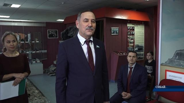 В День Конституции РФ юным сибайцам вручили паспорта гражданинов РФ смотреть онлайн