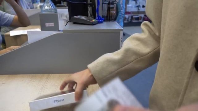 ПОДАРИЛ iPHONE ПОДПИСЧИКУ В РЕАЛЬНОЙ ЖИЗНИ! смотреть онлайн