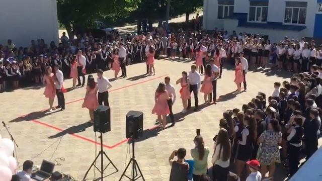 Шикарный вальс выпускников.Лицей имени Дмитрия Челенгир. Авдарма 2018 смотреть онлайн