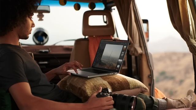 Meet the new MacBook Pro and Mac mini | Apple смотреть онлайн