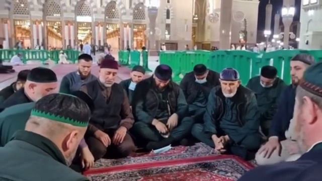 Зикр Чеченцев в Мекке😍 смотреть онлайн