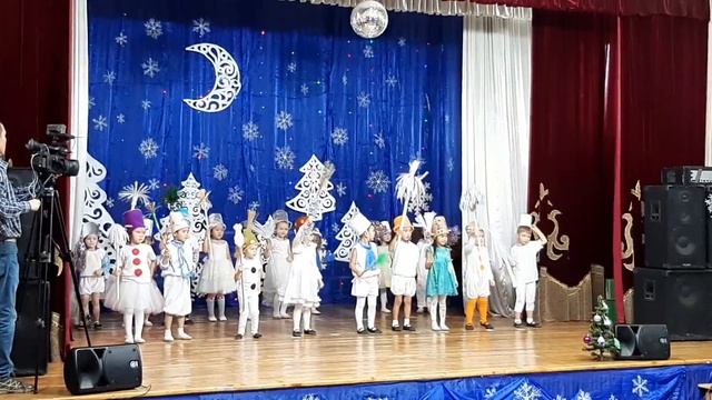 танец снеговиков смотреть онлайн