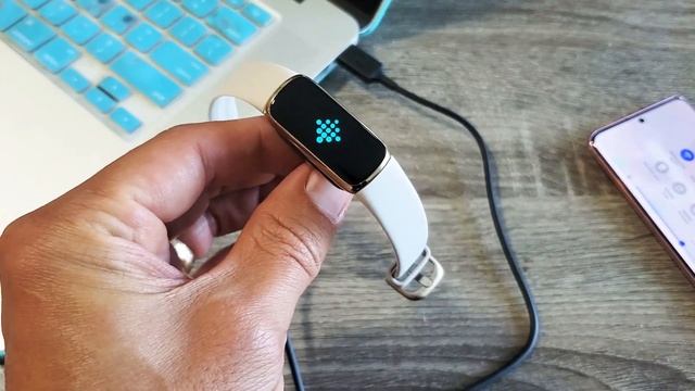 Fitbit Luxe: How to Sync, Pair, Unpair, Repair (Can't Sync or Pair?) Common Fixes смотреть онлайн