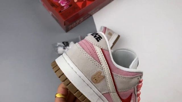 Nike Dunk Low 85 Double Swoosh Rabbit смотреть онлайн
