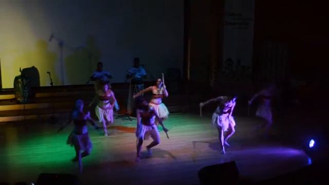 Maculelê Di pedra y capim- Capoeira na mata смотреть онлайн