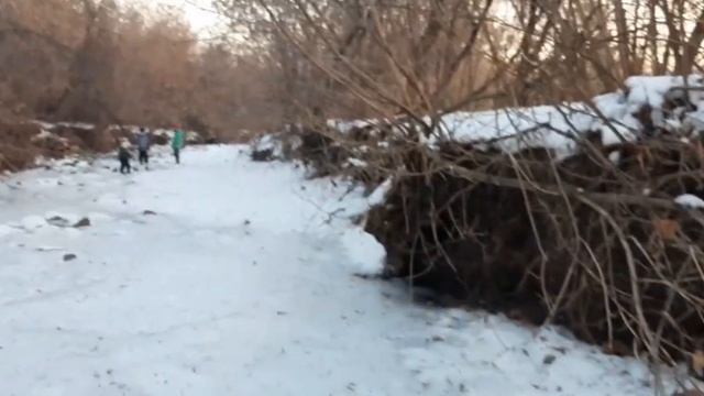 Кругосветка по нашей речке в ноябре. Детские забавы зимой в деревне. Река Ануй. смотреть онлайн