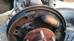 Замена тормозных  колодок СУЗУКИ ГРАНД ВИТАРА 2007год 2.0 бензин!