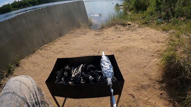 Рыбалка летом! Картошка с копчёным салом на углях! Отдых на природе!