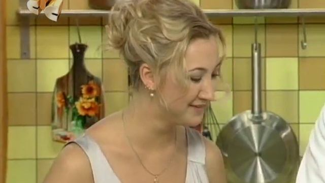 Фаршмак с блинами, голубцы, обжаренный хлеб с ананасами и пломбиром. смотреть онлайн