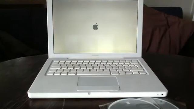 Apple Macbook aufgerüstet - 120 GB SSD + 750 GB - 4GB RAM - 2x Netzteil- A1181 смотреть онлайн