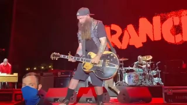Rancid: Tim Armstrong guitar solo on Fall Back Down смотреть онлайн
