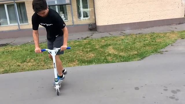 Несколько трюков на самокате #5 смотреть онлайн