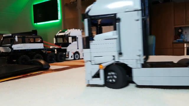 Lego Technic Volvo (42078) RC смотреть онлайн