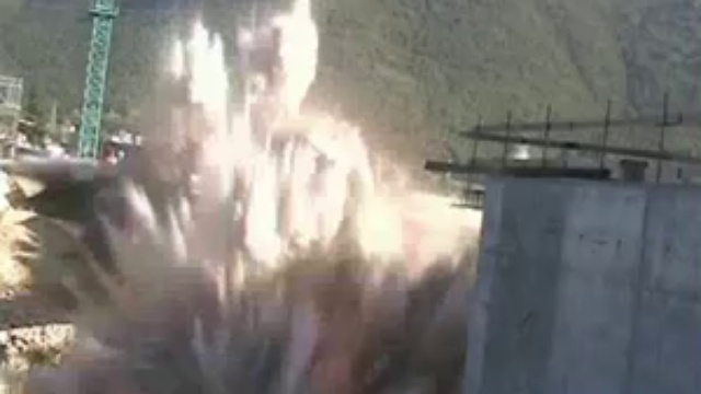 Мощный взрыв моста смотреть онлайн
