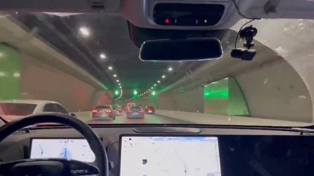 Xpeng G9 NGP through the long tunnel in Shanghai, full video смотреть онлайн