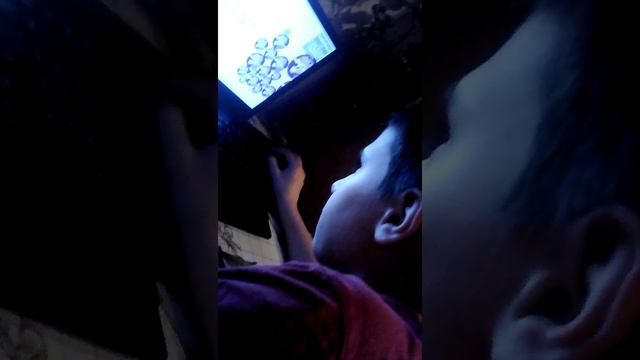 Жестокий школьник бомбит!!!Зависимый от компьютера!Жесть!!Смотреть всем!!! смотреть онлайн