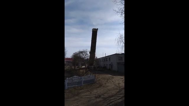Демонтаж кирпичной дымовой трубы старой котельной в Каменце. 16-03-2021 смотреть онлайн