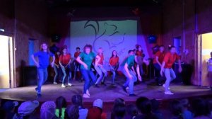 Лаки страйк танец.Танец вожатых. Круть!!! Смотреть всем!