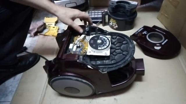 Как разобрать пылесос Samsung с управлением на ручке SC 66 Vcc 1600- 2200Вт ремонт пылесоса самсунг