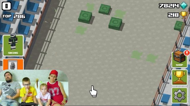 Побег Папы от Крипера на КРОССИ РОАД МЫ ИГРАЕМ в игру Crossy Creeper смотреть онлайн
