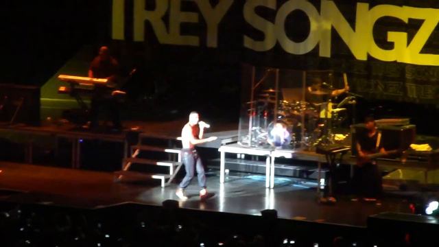 TREY SONGS - BOTTOMS UP - USHER OMG TOUR смотреть онлайн