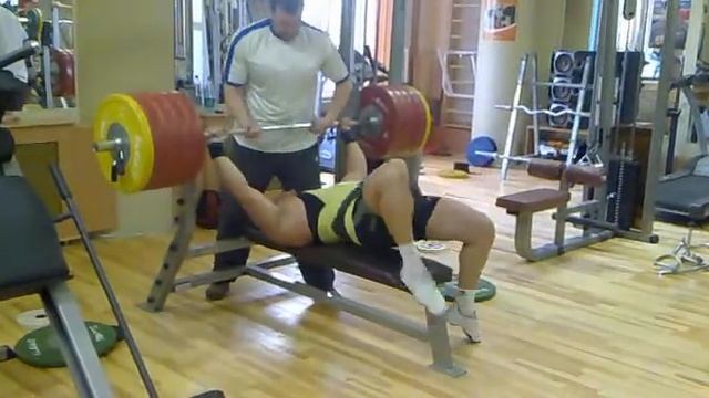 жим лежа 250кг Мясоедко Павел 22.06.2010 смотреть онлайн