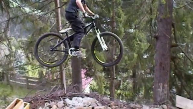 MTB DIRT JUMPING