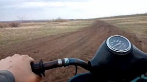 КАТАЕМСЯ  на МОПЕДАХ  по ПОЛЯМ | школьники наваливают на муравьях | БЕШЕНЫЙ МУРАВЕЙ |