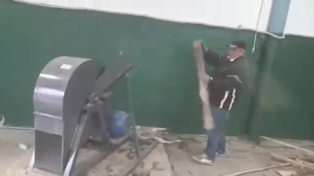 Щепорез в работе: Щепорез Д630 22Квт для производства топливной щепы сито 10мм г. Суворов. смотреть онлайн