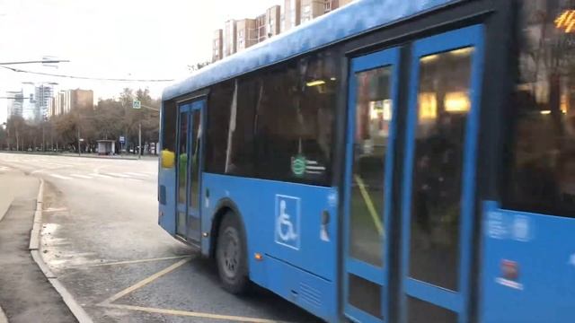 Автобус "102" (ЛиАЗ 5292.22) прибывает на остановку "Улица Фомичёвой" (07.11.2021) смотреть онлайн