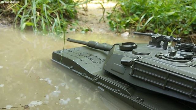 M1 abrams tank in action Main battle tank & Toys soldiers смотреть онлайн