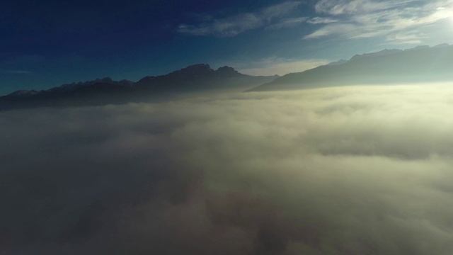 Above the clouds (Над облаками) смотреть онлайн