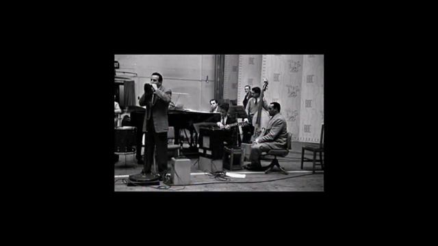 IT'S ONLY A PAPER MOON (Arlen) - Max Geldray, harmonica/Wally Stott and his Orchestra смотреть онлайн