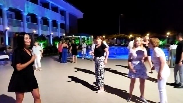 Танцы в отеле в Турции смотреть онлайн
