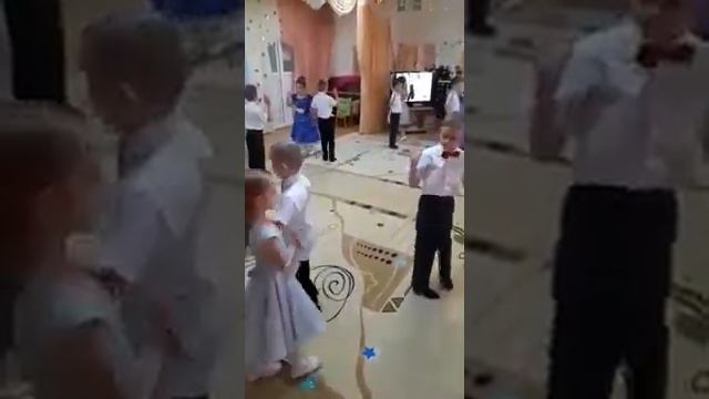 Танец «Вальс Выпускников» смотреть онлайн
