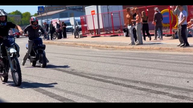 "Tusentals motorcyklister vill bli jagade av polisen" - FRIHAMNEN MARATHON 2023 смотреть онлайн