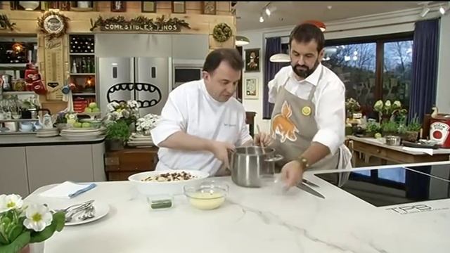 ROBINFOOD / Macarrones con gorgonzola y jamón + Batido de moras смотреть онлайн