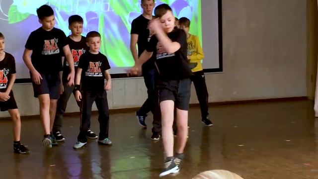 2018.03.07. Выступление в Школе №117. Студия брейк-данса Sense of life смотреть онлайн