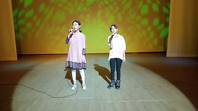 "Белые снежинки" - дуэт, Жумабаева Жанара, Асхарова Альбина смотреть онлайн