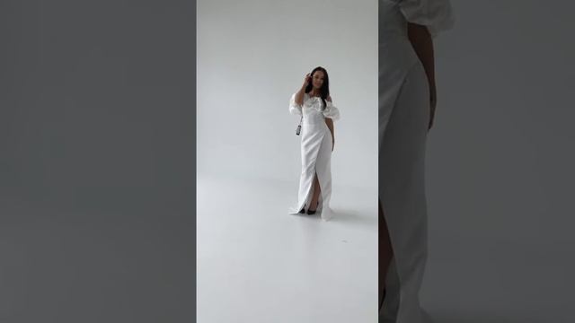 Белое платье в пол на выпускной. Пошла бы в таком? смотреть онлайн