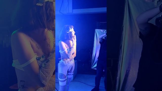Студийная фотосессия с цветным смешанным светом с невероятной Вероникой?? смотреть онлайн