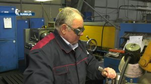 Пётр Мазур — токарь 6-го разряда, 50 лет трудится на литейном заводе «КАМАЗа»