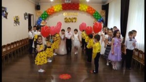 Выход детей  на выпускной праздник   2017г.