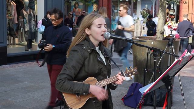 Hannah Kinsella Live cover of Something's Got a Hold on Me смотреть онлайн