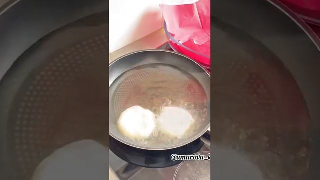 Беляши. подробный рецепт в нашем Инстаграм @hilli.ko . Сковорода Happycall Diamond Lite 26см. смотреть онлайн